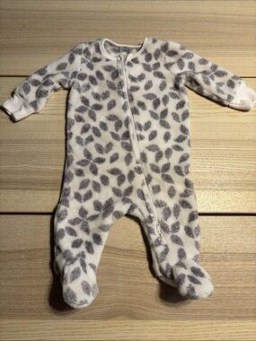 Baby Fleece Footed One-Piece with purple Leaf Print - soft pink and purple